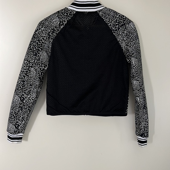 FABLETICS black and white jacket - Picture 3 of 6